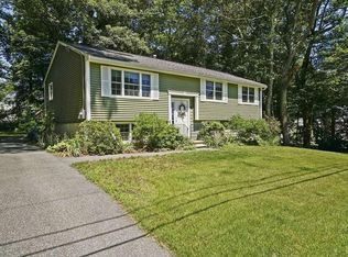 4 Pelham St, Billerica, MA 01821