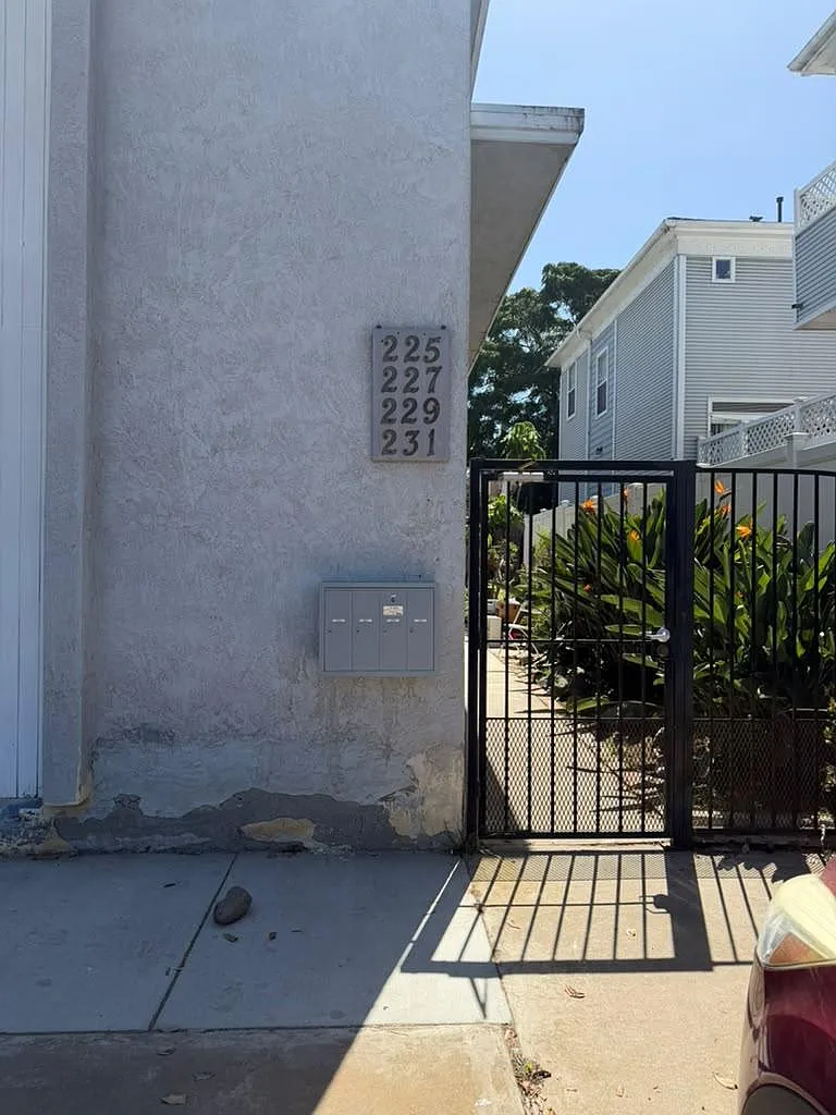 225 Dahlia Ave - 231 — Photo 1