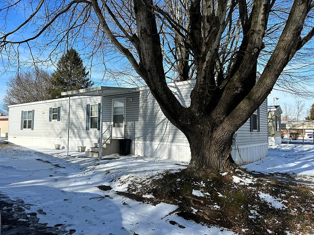 5 Deerpath Rd photo 1