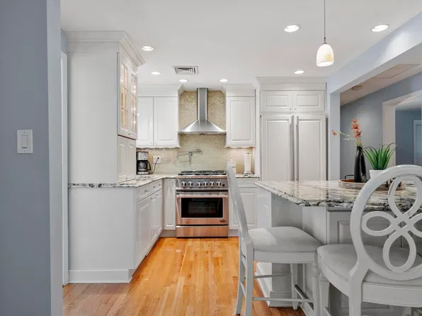 3 Dayton St, North Chelmsford, MA 01863