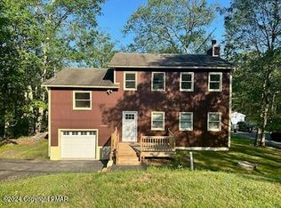 402 Mallard Ln, Bushkill, PA 18324