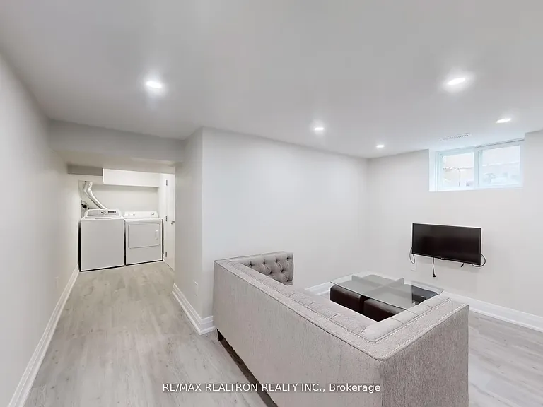 418 Marybay Cres #LOWER — Photo 13