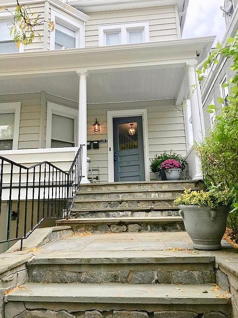 1st image of 131 Beekman Ave #2