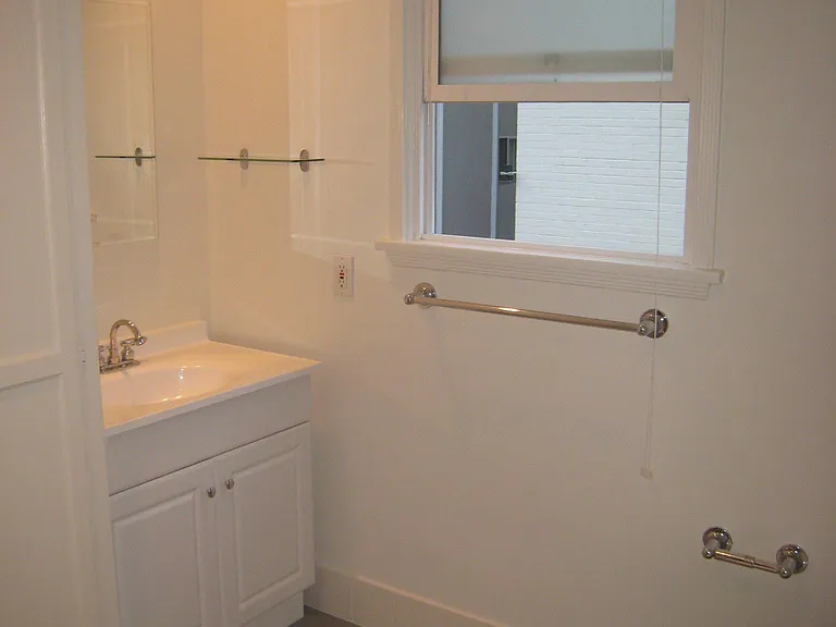 345 N Oakhurst Dr #E — Photo 5