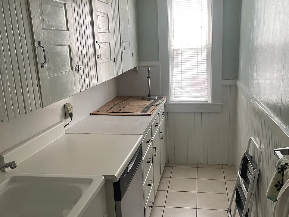36 Ellis Ave #1
