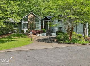 1366 Riverside Rd, Roswell, GA 30076