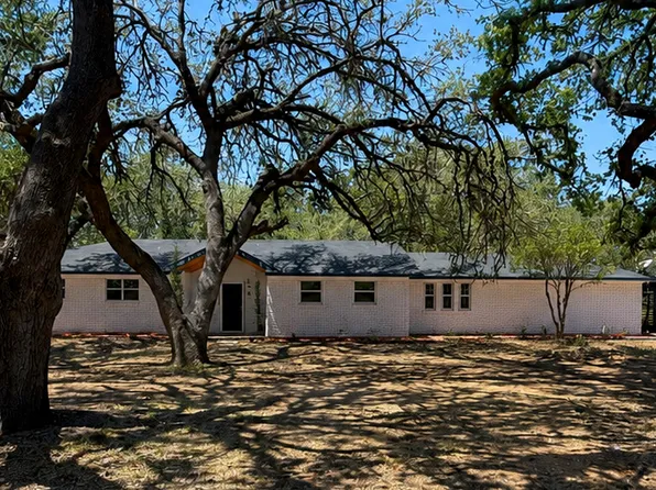 109 Live Oak Dr, Pleasanton, TX 78064
