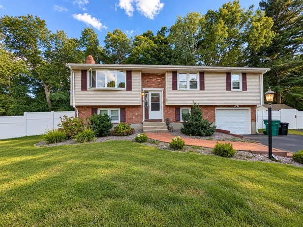 27 Mary Kennedy Dr, North Attleboro, MA 02760