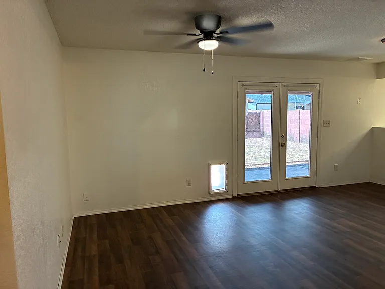 602 W Wickieup Ln — Photo 7