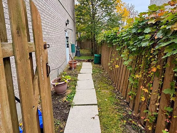 2nd image of 131 Redondo Dr #Basement