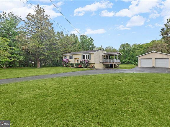 2nd image of 527 Fairview Rd