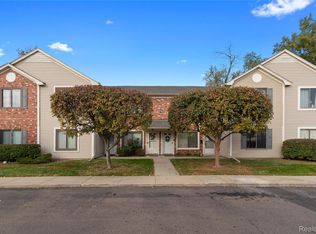 30673 Hidden Pines Ln, Roseville, MI
