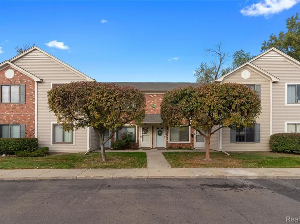 30673 Hidden Pines Ln, Roseville, MI 48066