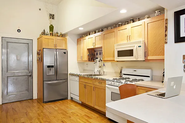 Sold by Fisher Pei International Realty, Inc. | media 17