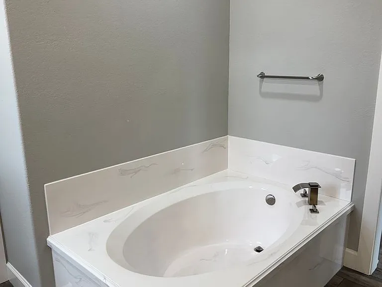 323 Eastdale Ln — Photo 6