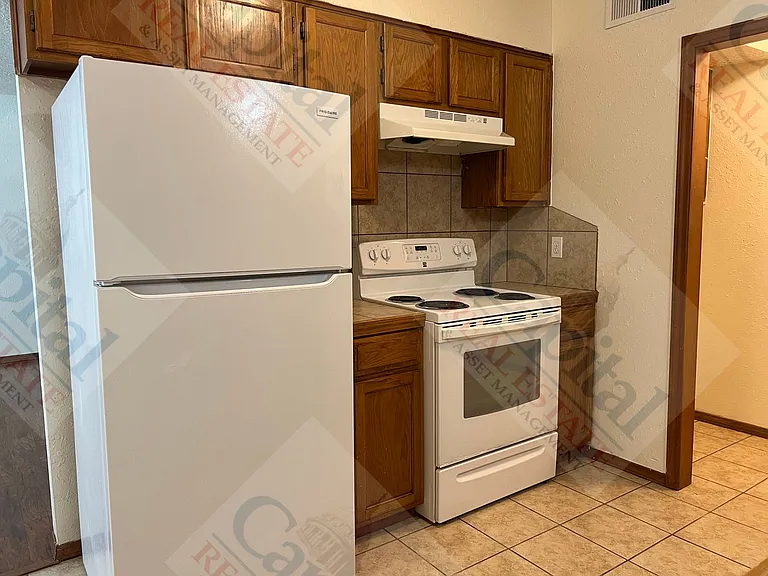 1322 Glen Oaks Ct — Photo 10