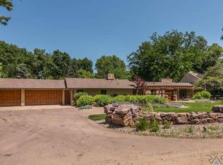 200 E Twin Oaks Rd, Sioux Falls, SD 57105