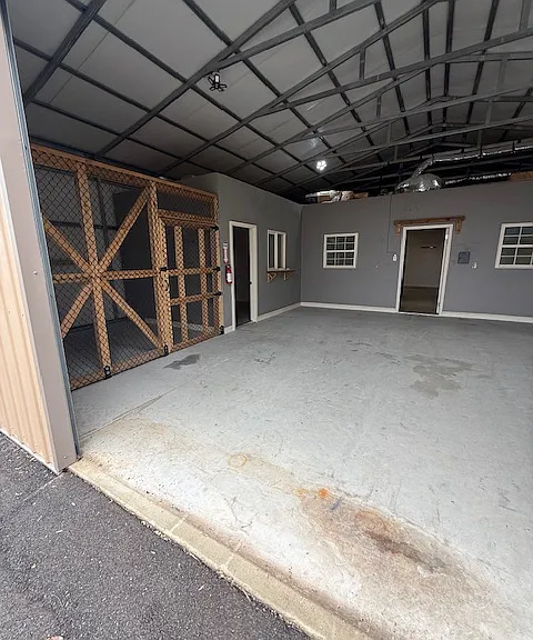 346 Lester Doss Rd — Photo 3