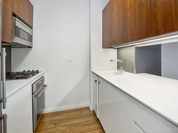 4th image of 515 E 72nd St APT 17E