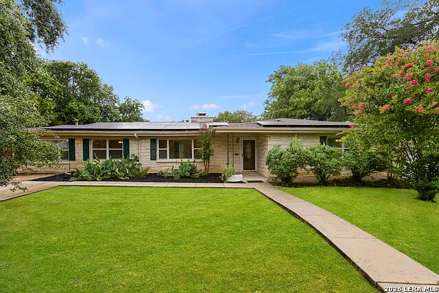 3 bed, 3.0 bath, 2362 sqft, $2,100 — Photo 1
