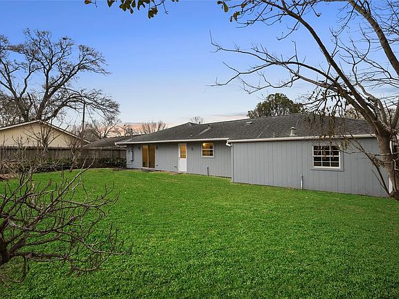 4th image of 10923 Cedarhurst Dr