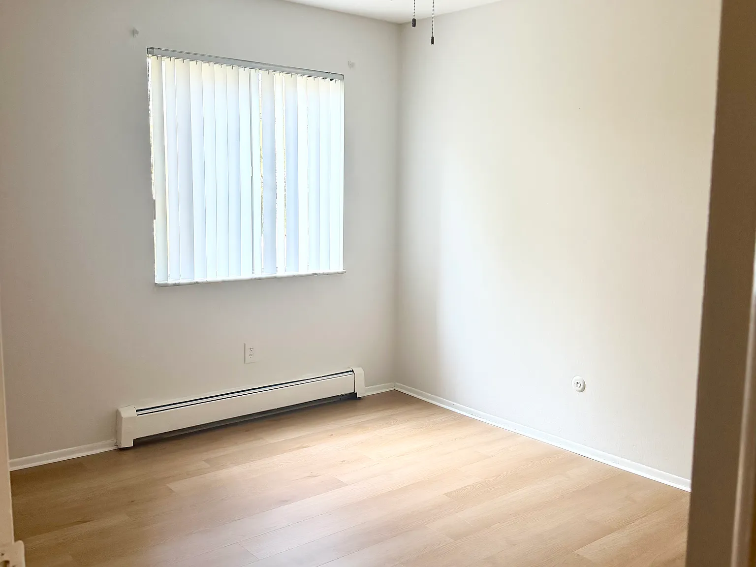 2 bed, 868 sqft, $1,300 — Photo 2