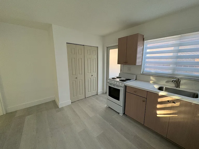 3460 SW 25th Ter #1 — Photo 5