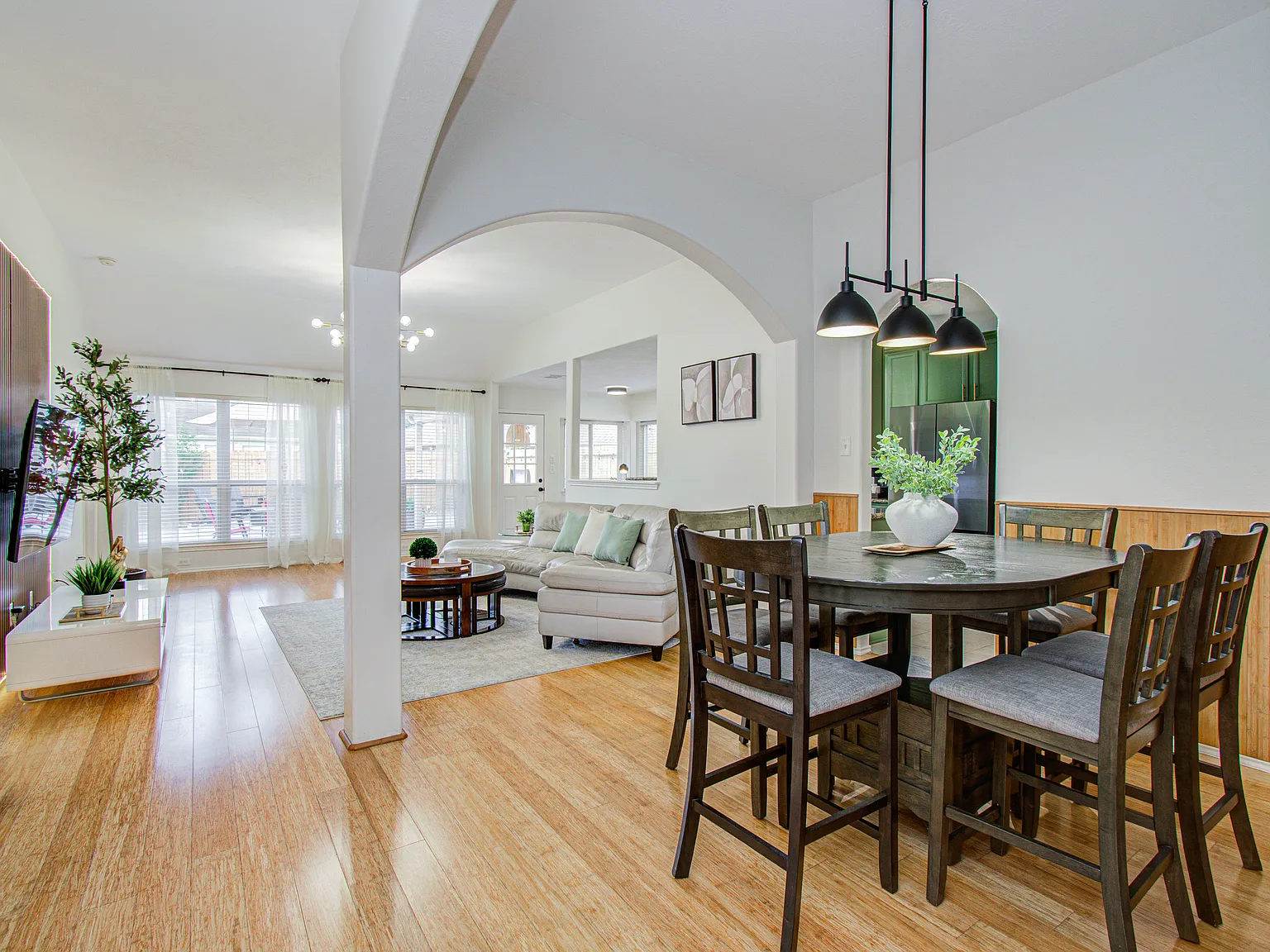 4 bed, 1750 sqft, $8,850 — Photo 4