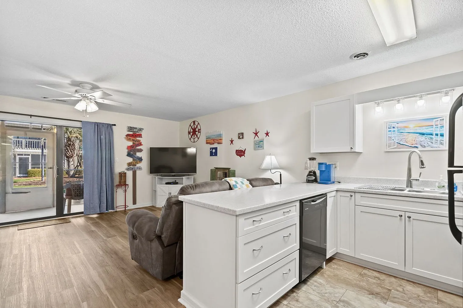 2 bed, 2.0 bath, 925 sqft, $3,092 — Photo 4