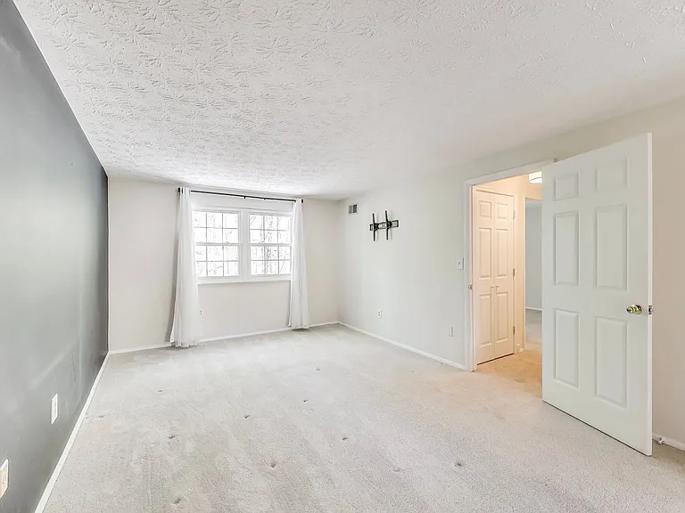 1337 Crockett Ln — Photo 16