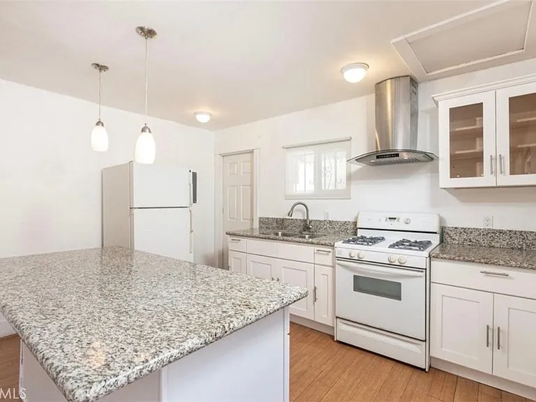 1349 N Citrus Ave — Photo 6