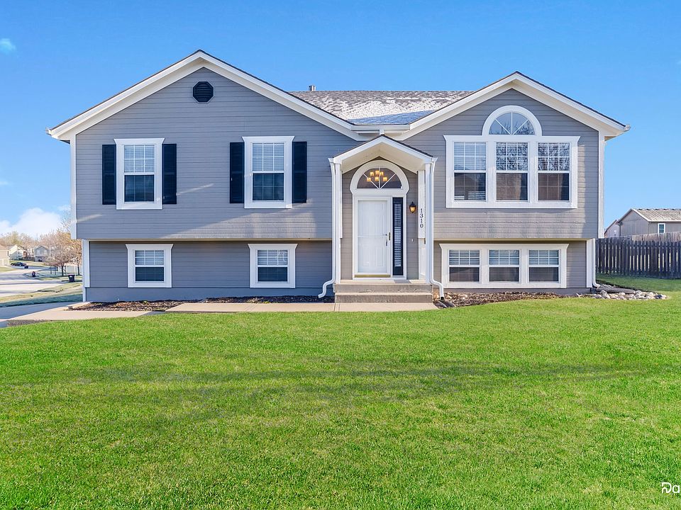 1st image of 1310 Spruce Dr