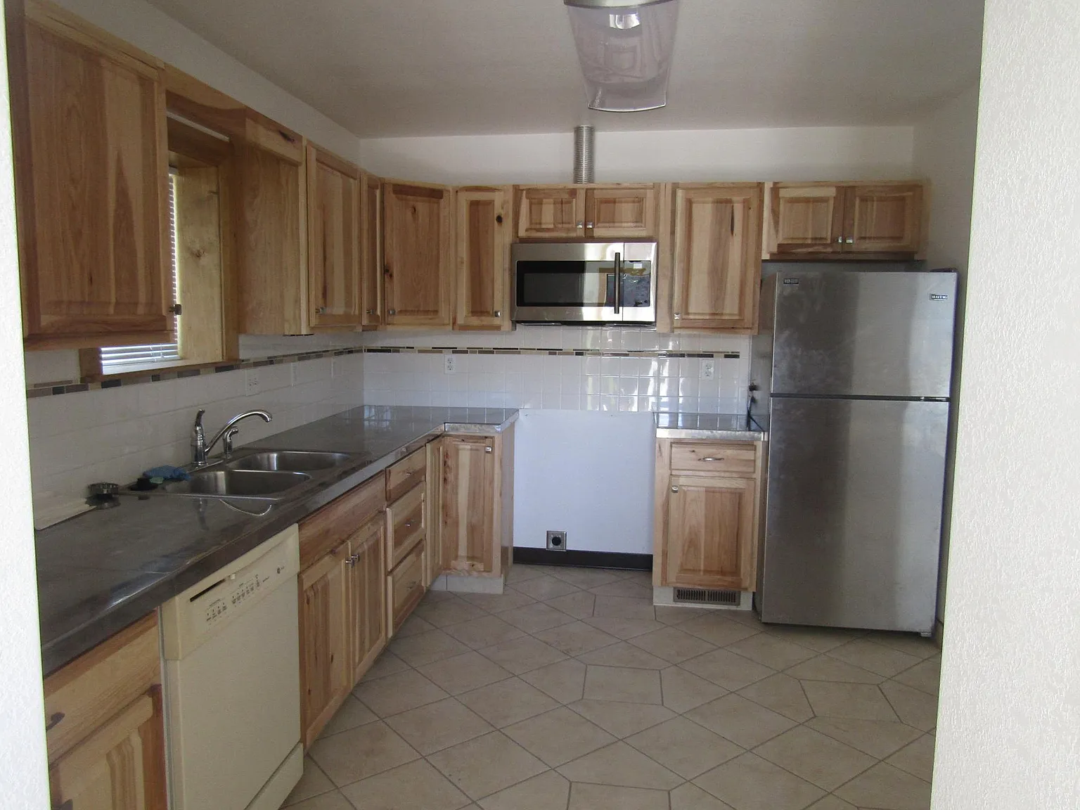 2 bed, $975 — Photo 2