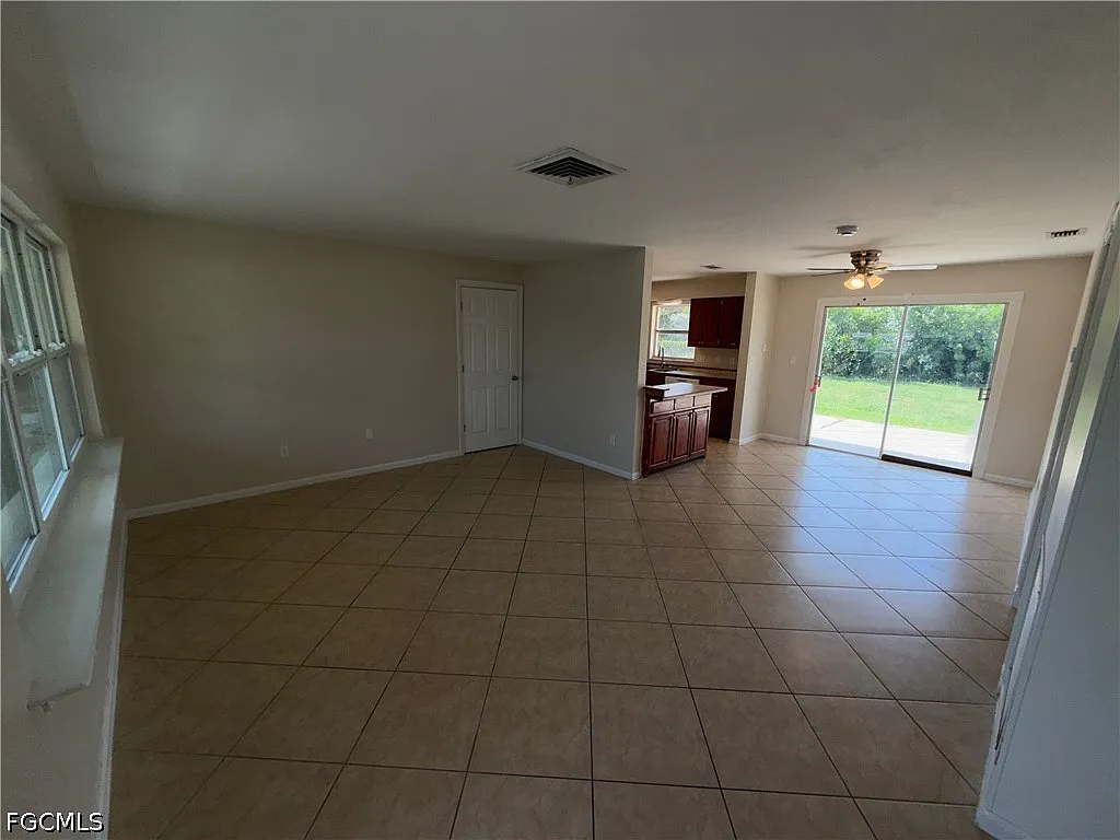 3 bed, 2.0 bath, 1250 sqft, $1,350 — Photo 4