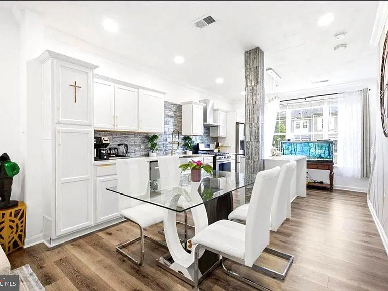21845 Jarvis Sq — Photo 9