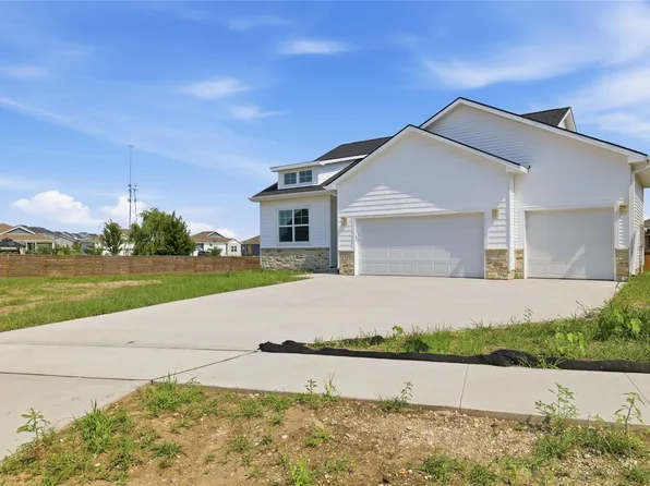 1320 NW Yorktown Dr, Waukee, IA 50263