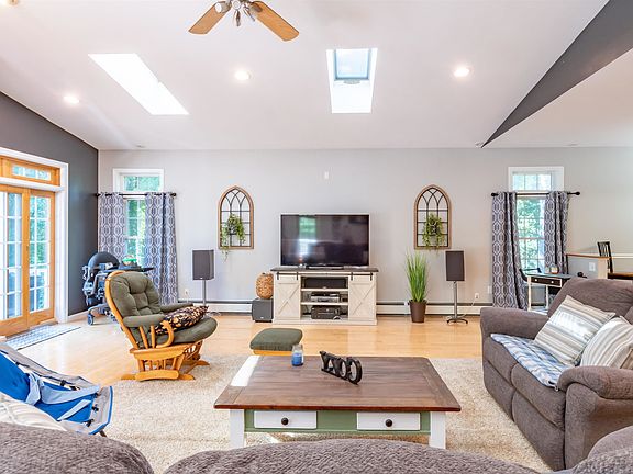 5th image of 19 Eastbrook Drive