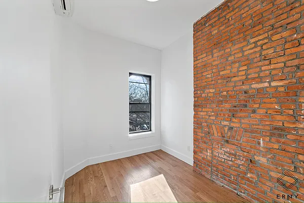 Rented by ERNY LLC | media 4