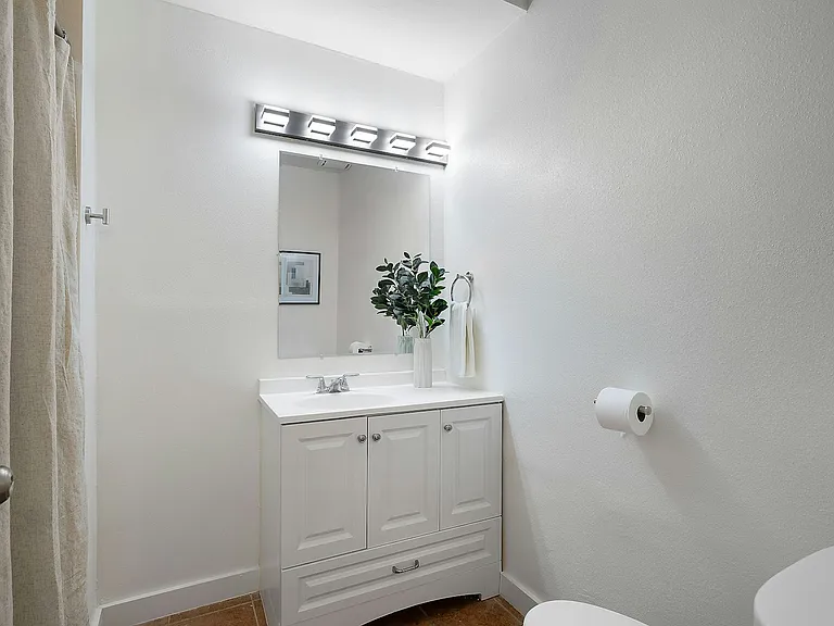 334 W Horseshoe Ave #8 — Photo 9