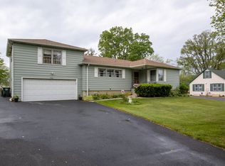 7000 Lorraine Dr, Countryside, IL