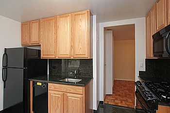 2nd image of 401 E 86th St APT 02A