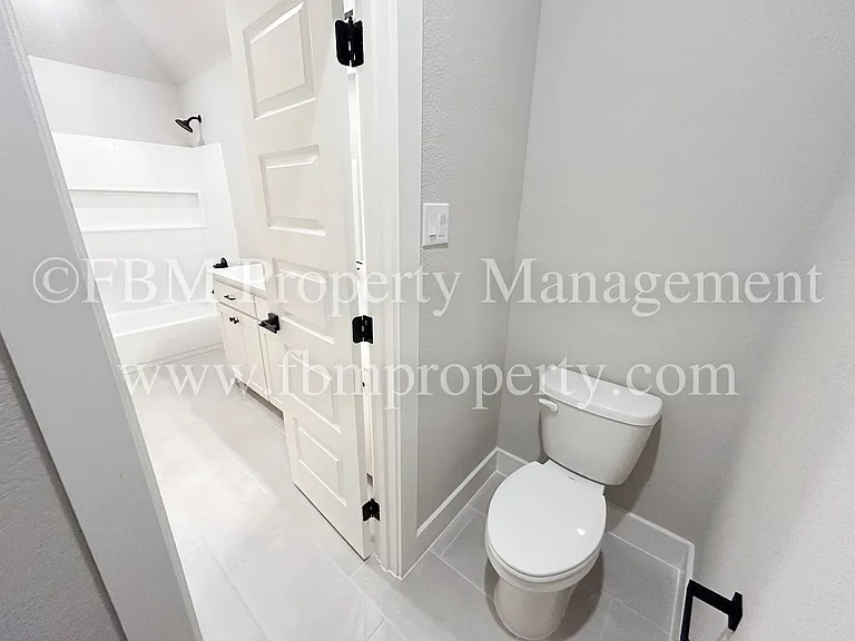 933 Cooksey Ct #B — Photo 10