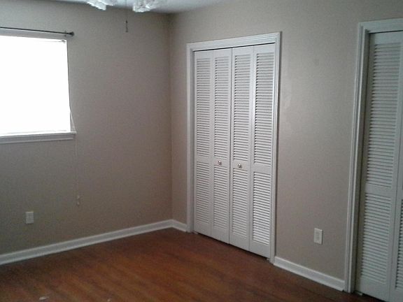 3rd image of 419 Laurel St