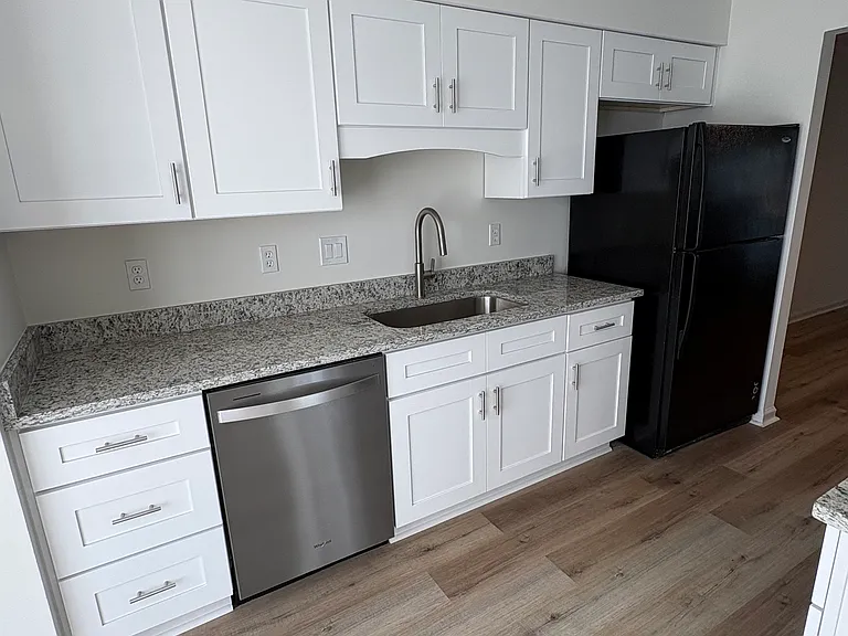 1029 Windy Oaks Ct SE — Photo 3