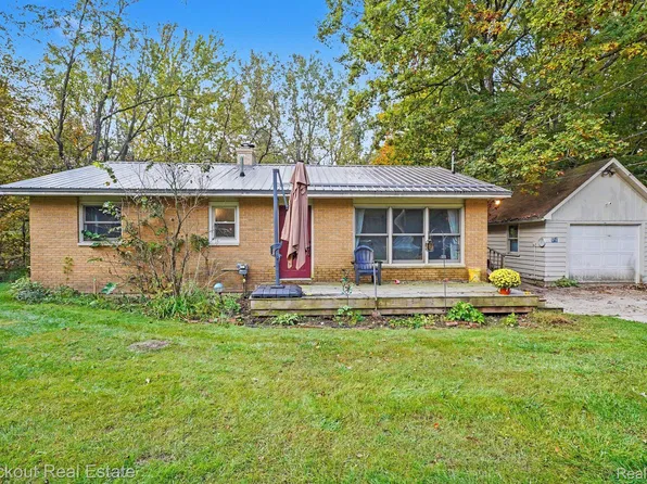960 E Noyes Dr, Midland, MI 48640
