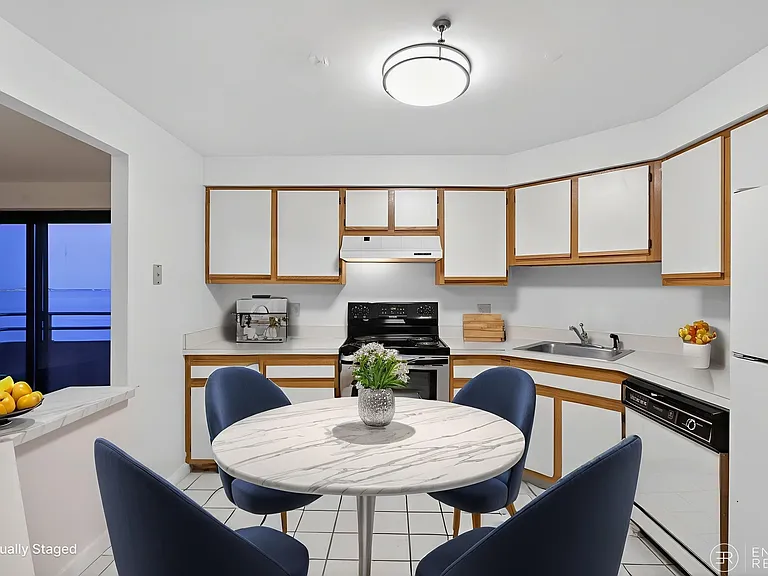 162 Kimball Ave #412 — Photo 3