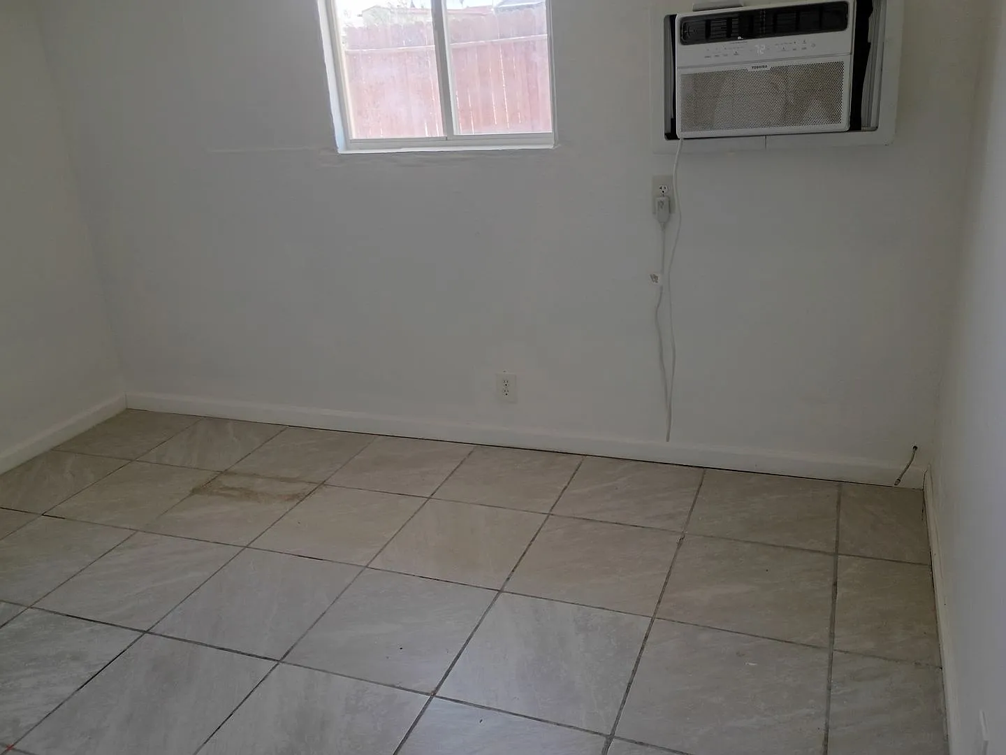 1932 Erin Dr. — Photo 3