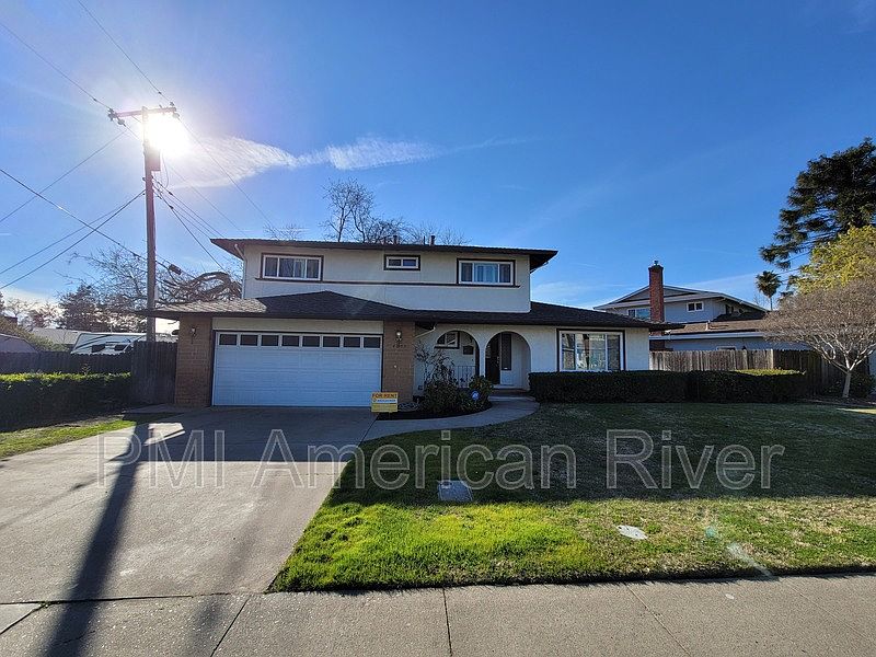 1st image of 4752 Lake Dr