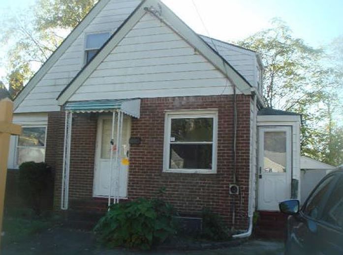 1st image of 98 Wellington St