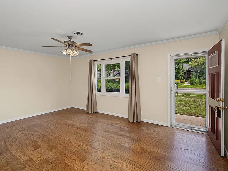 1205 S Cottage Grove Ave — Photo 5